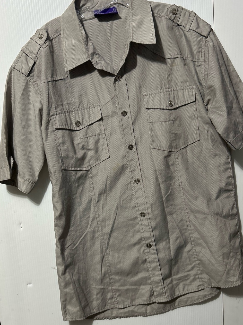 Men's Short-Sleeve Button-Front Utility Shirt in Taupe